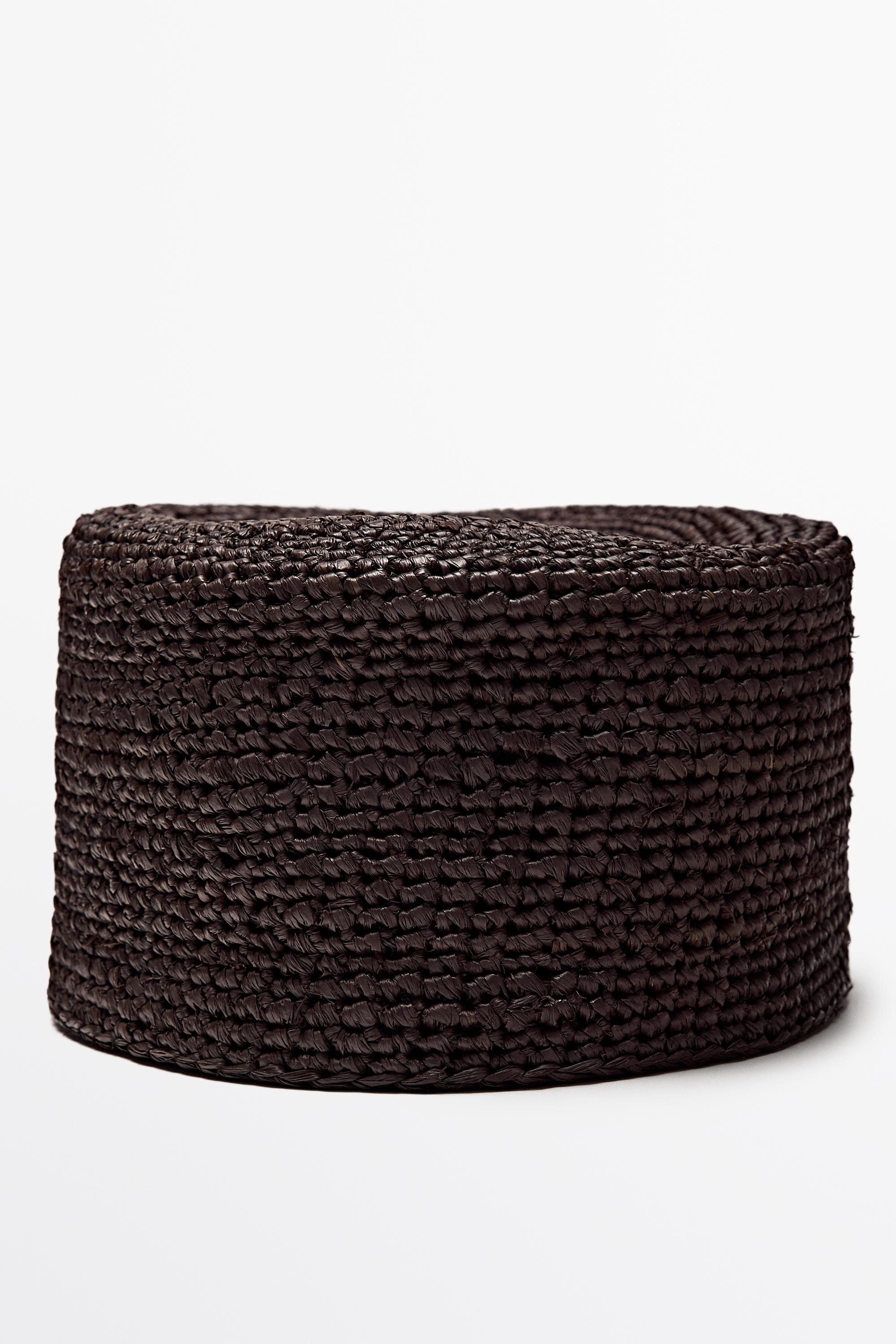 Chapeau pillbox en raphia